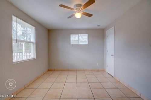 11041 18 Dr, Phoenix AZ 85007-2433 exterior