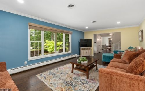 6 Cheshire Ln, Skyline Lakes NJ 07456-2743 exterior