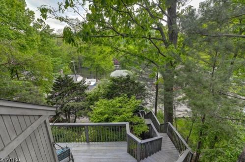 364 Skyline Lk Dr, Skyline Lakes NJ 07456-1943 exterior