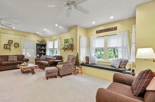 21 Prospect St, Princeton MA  01541-1102 exterior