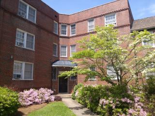 2826 Thornhill Rd, Birmingham AL  35213-4055 exterior