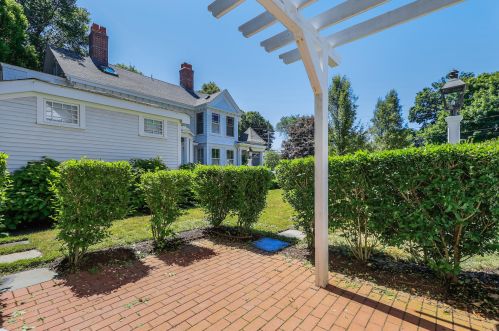 40 Main St, Falmouth MA 02540-3129 exterior