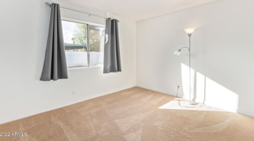 3222 Clinton St, Phoenix AZ 85028-3023 exterior