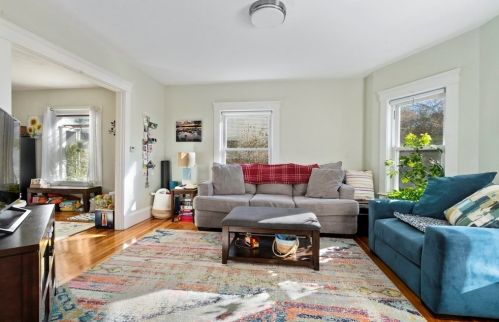 1146 Chestnut St, Newton, MA 02464-1309