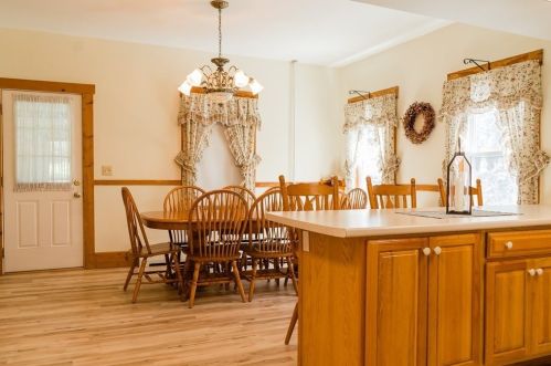 546 Chestnut Hill Ave, Royalston, MA 01331-1970