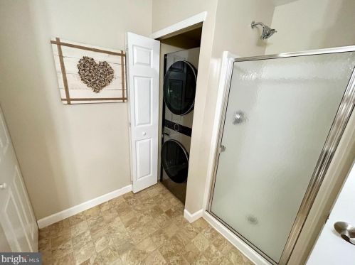 1393 Tristram Cir, West Deptford NJ 08051-2260 exterior