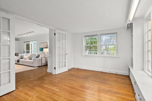 55 Farlow Rd, Newton MA 02458-2439 exterior