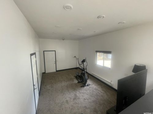 2193 Gyrfalcon Dr, Sandy UT 84092-4049 exterior