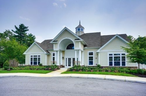 49 Pinetree Dr, Methuen MA 01844-1268 exterior