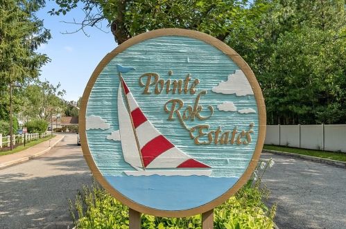 23 Pointe Rok Dr, Worcester, MA 01604-1463