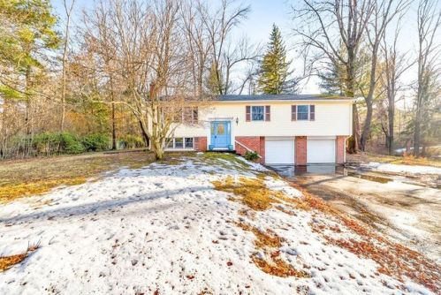 233 Pondview Dr, Amherst MA  01002-3227 exterior