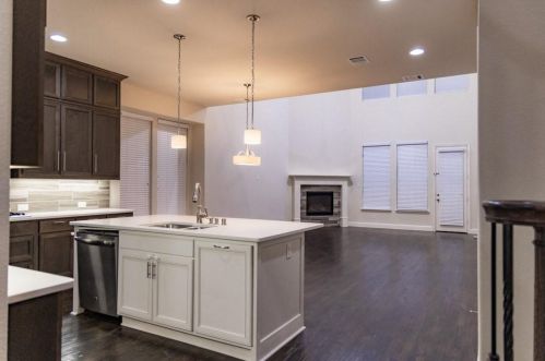 7959 Southfork Bnd, Irving TX 75063-4527 exterior