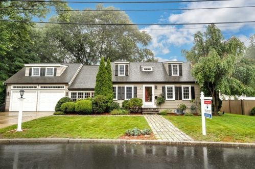 11 Moccasin Path, Arlington, MA 02474-1807