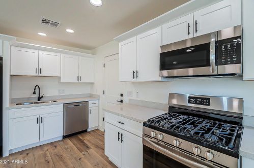 3202 Captain Dreyfus Ave, Phoenix AZ 85032-6706 exterior