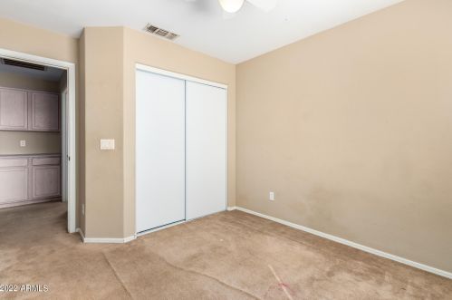 1102 Behrend Dr, Phoenix AZ 85050-3992 exterior