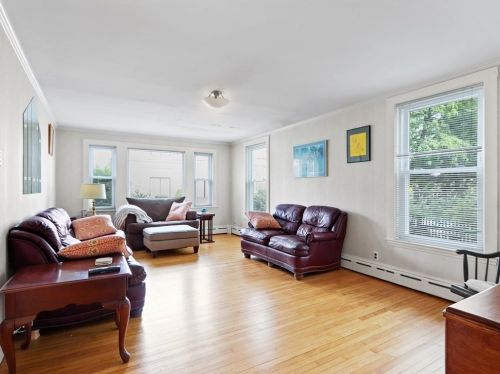 323 Nevada St, Newton MA 02460-1466 exterior