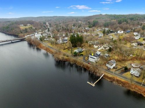 342 Main St, Groveland MA 01834-1346 exterior