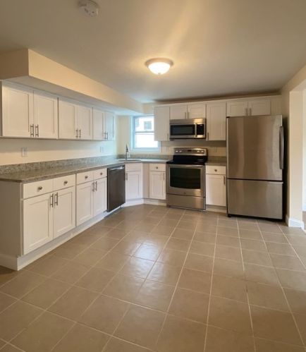 12 Lyon St, Worcester MA 01604-3622 exterior