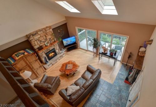 364 Skyline Lk Dr, Skyline Lakes NJ 07456-1943 exterior