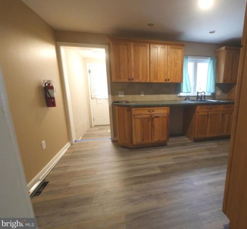 319 High St, West Deptford NJ  08096-2225 exterior