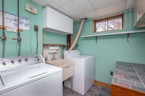 2 Chester Ave, Burlington MA 01803-1312 exterior