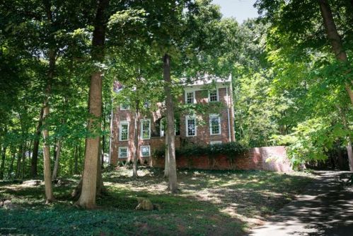 1911 Charbdin Pl, Louisville, KY 40207-1605