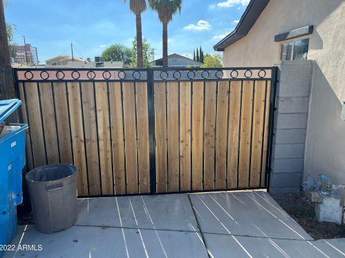 1030 28th St, Phoenix, AZ 85008-5002