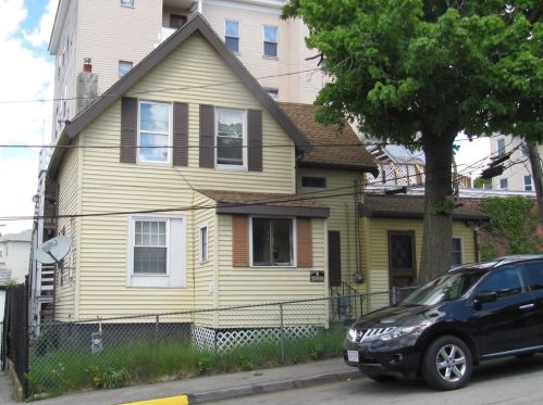 83 Richland St, Worcester, MA 01610-1911