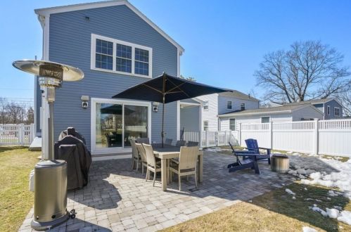 58 Taylor Ave, Dedham MA 02026-5104 exterior