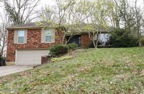 1204 Constitution Dr, Louisville, KY 40214-4135