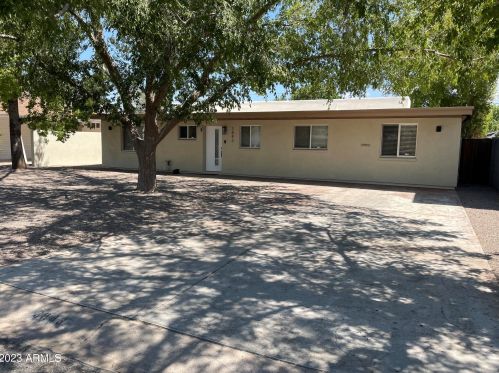 3843 49th Pl, Phoenix, AZ 85018-5519