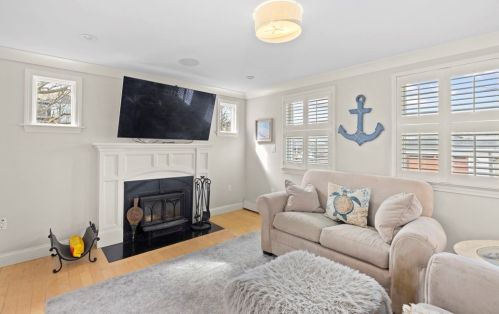 35 Monmouth St, Quincy MA 02171-1067 exterior