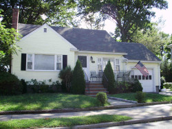 44 Noble St, Newton, MA 02465-1016