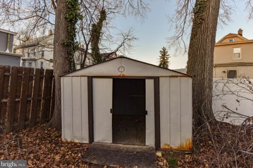 60 Barber Ave, West Deptford NJ  08096-2435 exterior