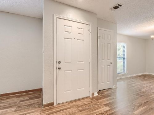 7032 Greenview Cir, Fort Worth TX 76120-1343 exterior