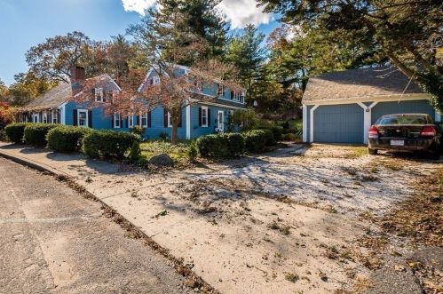 251 Sandwich St, Plymouth MA 02360-2132 exterior