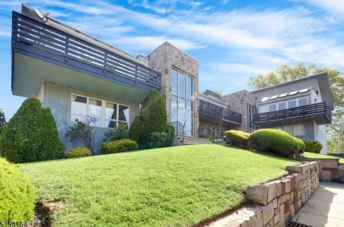 204 Passaic Ave, Belleville NJ 07109-1917 exterior