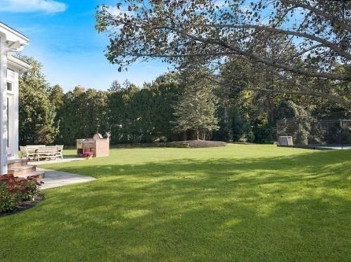 4 Sayles Rd, Hingham MA 02043-2678 exterior