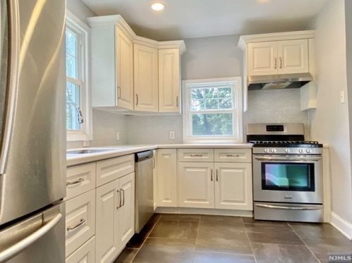 56 Madison Ave, Cresskill NJ  07626-2112 exterior