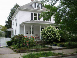 291 Derby St, Newton, MA 02465-1047