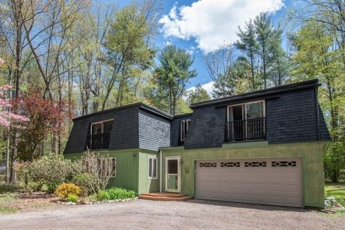 88 High Point Dr, Amherst, MA 01002-1226