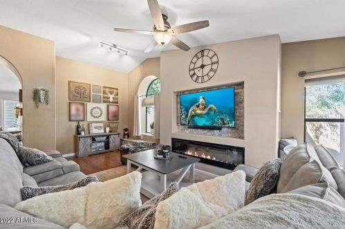 20056 21st St, Phoenix, AZ 85024-1211