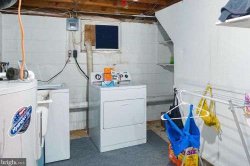 413 Beacon Ave, West Deptford NJ  08066-1152 exterior