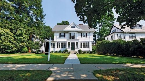 511 Ward St, Newton MA  02459-1109 exterior