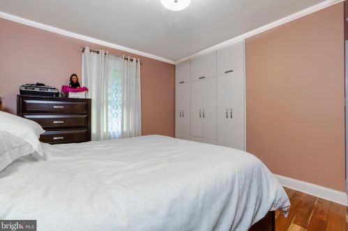 237 Elm Ave, West Deptford NJ 08051-1506 exterior