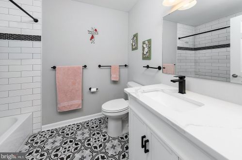 1162 Tristram Cir, West Deptford NJ  08051-2239 exterior