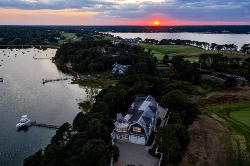 558 Fox Hill Rd, Chatham MA 02633-1412 exterior