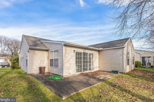 24 Lakebridge Dr, West Deptford NJ 08096-6718 exterior