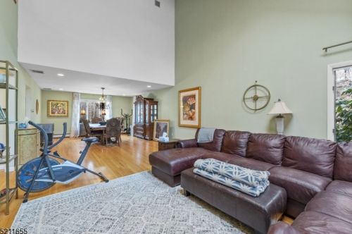 79 Pinewood Dr, Skyline Lakes NJ  07456-1122 exterior