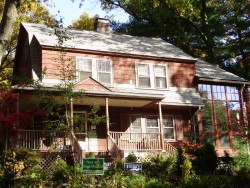 11 Nantucket Rd, Newton, MA 02461-1407